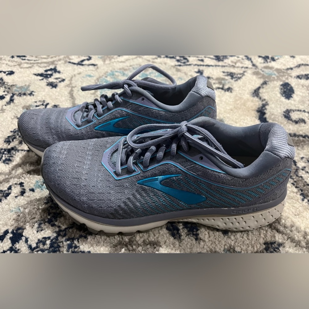 Brooks ghost 12 women’s running sneakers size 7.5